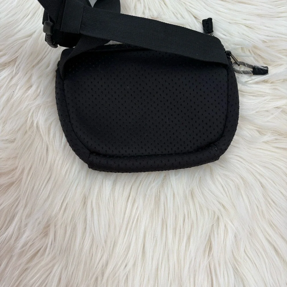 KAVU Pearrygin Pouch black perforated mesh Belt Bag